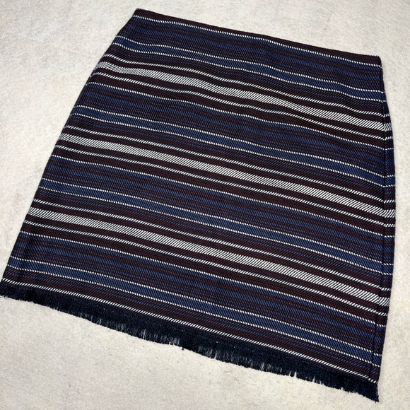 LOFT Dresses & Skirts - NWOT LOFT Outlet Size 10 Multicolored Frayed Hem‎ Tapestry Mini Skirt
